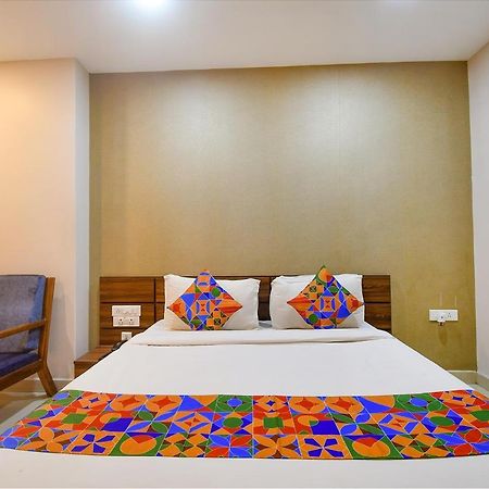คอลเลคชั่น โอ 77151 โฮเทล รอยัล คริสตัล Hotel บูบันเนสชวาร์ ภายนอก รูปภาพ