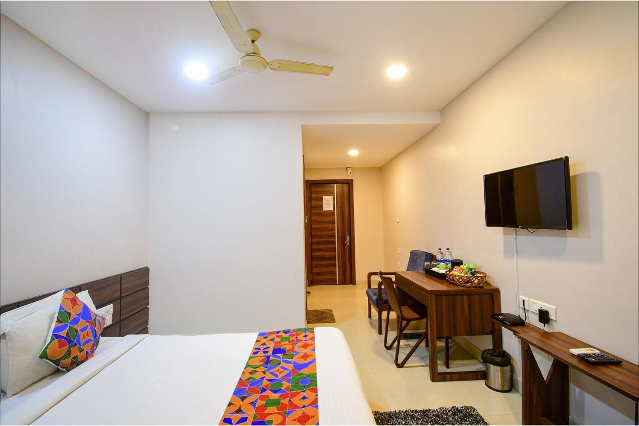 คอลเลคชั่น โอ 77151 โฮเทล รอยัล คริสตัล Hotel บูบันเนสชวาร์ ภายนอก รูปภาพ