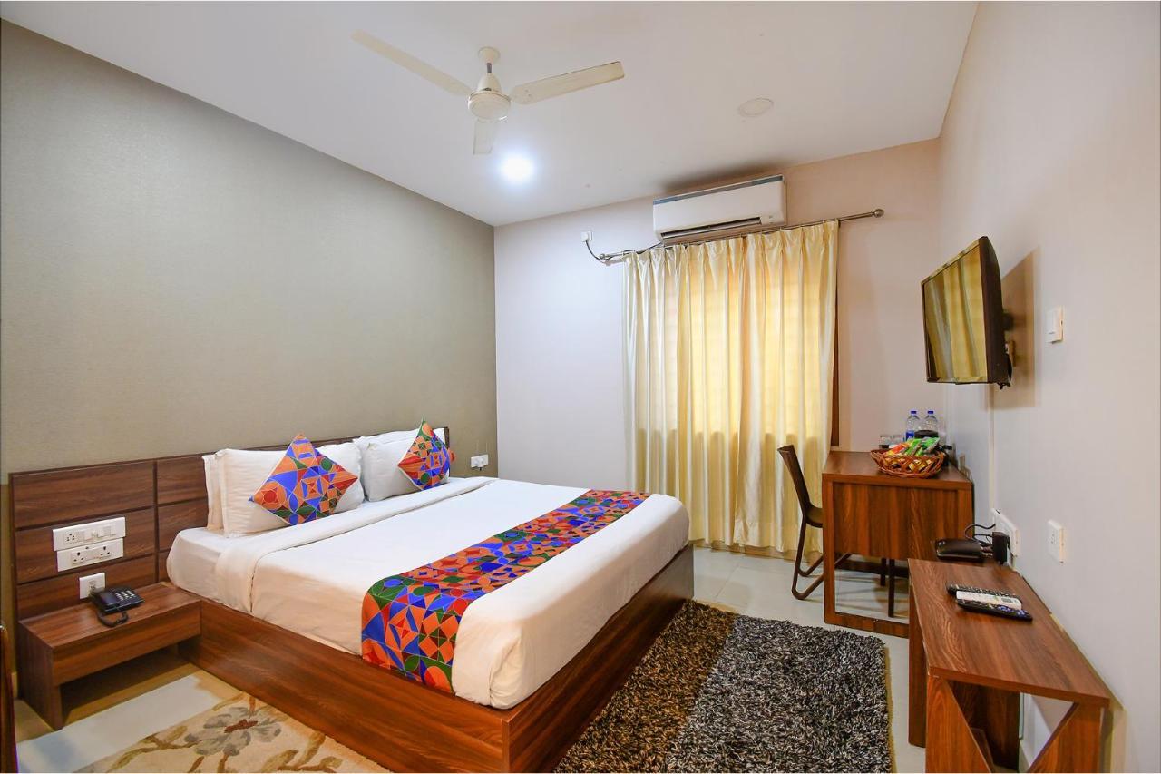 คอลเลคชั่น โอ 77151 โฮเทล รอยัล คริสตัล Hotel บูบันเนสชวาร์ ภายนอก รูปภาพ